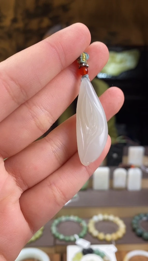 颈饰未镶嵌和田玉玉兰花