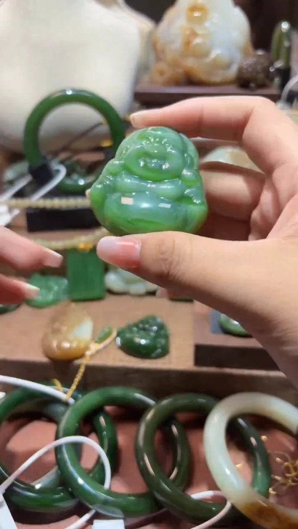 颈饰未镶嵌和田玉（碧玉）1