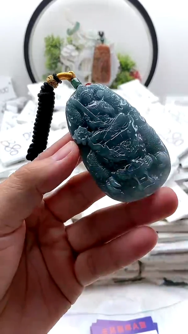 颈饰未镶嵌翡翠虚空藏
