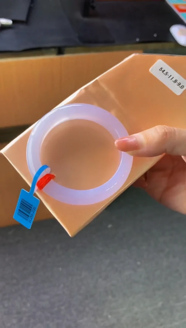 未镶嵌手镯翡翠- C17圈口54.5 全款8.3万 定金2万