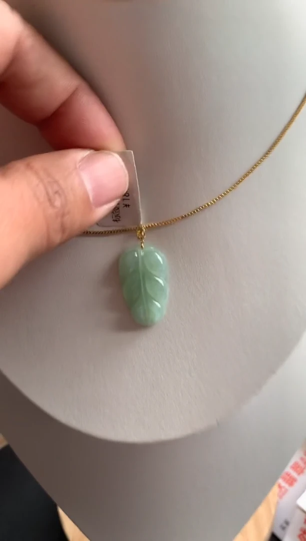 颈饰18K金镶嵌翡翠3