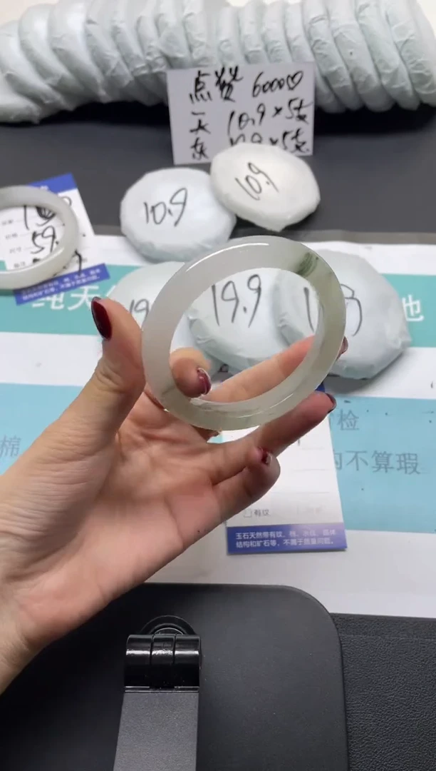 未镶嵌手镯石英质玉151-56