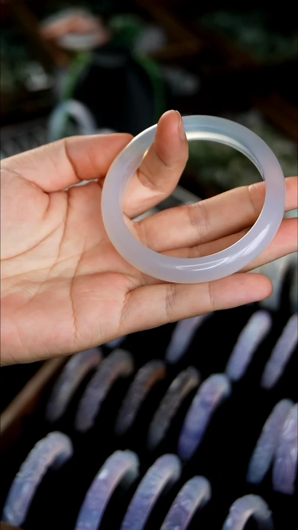 未镶嵌镯子玛瑙/玉髓人****?2.3  55圈口