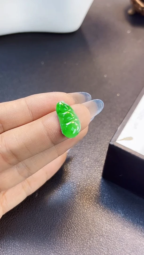 裸石翡翠牛奶08阳绿豆子18.7*9.8*3