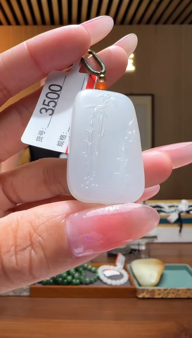 颈饰未镶嵌和田玉1