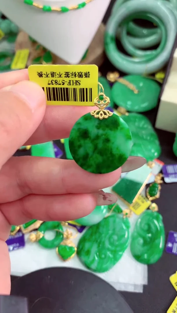 翡翠18K金镶嵌颈饰挂件