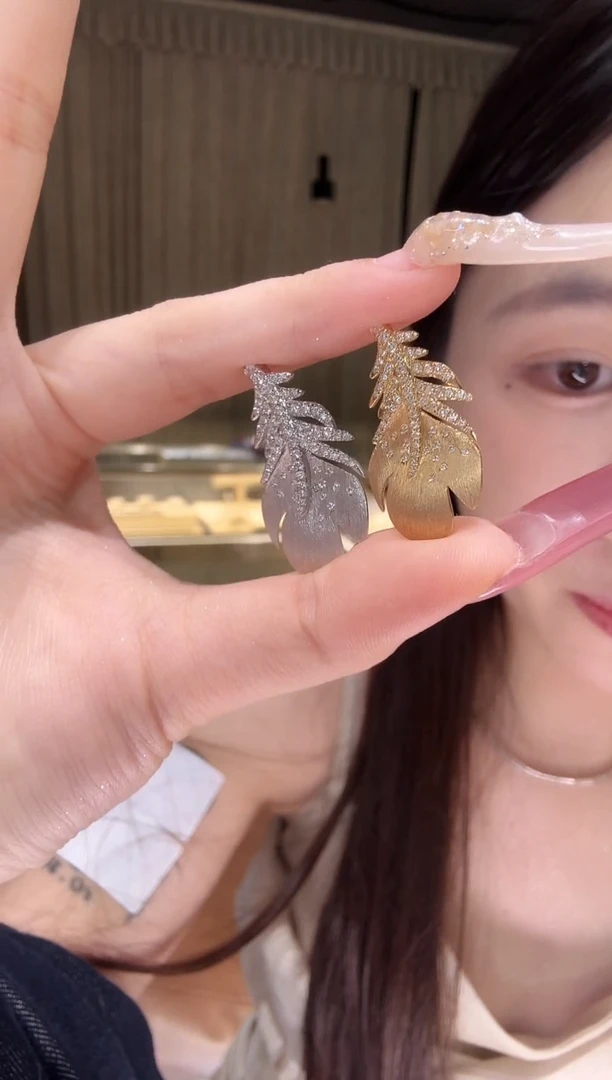 18K金镶嵌吊坠（不含链）钻石羽毛多样性发其一