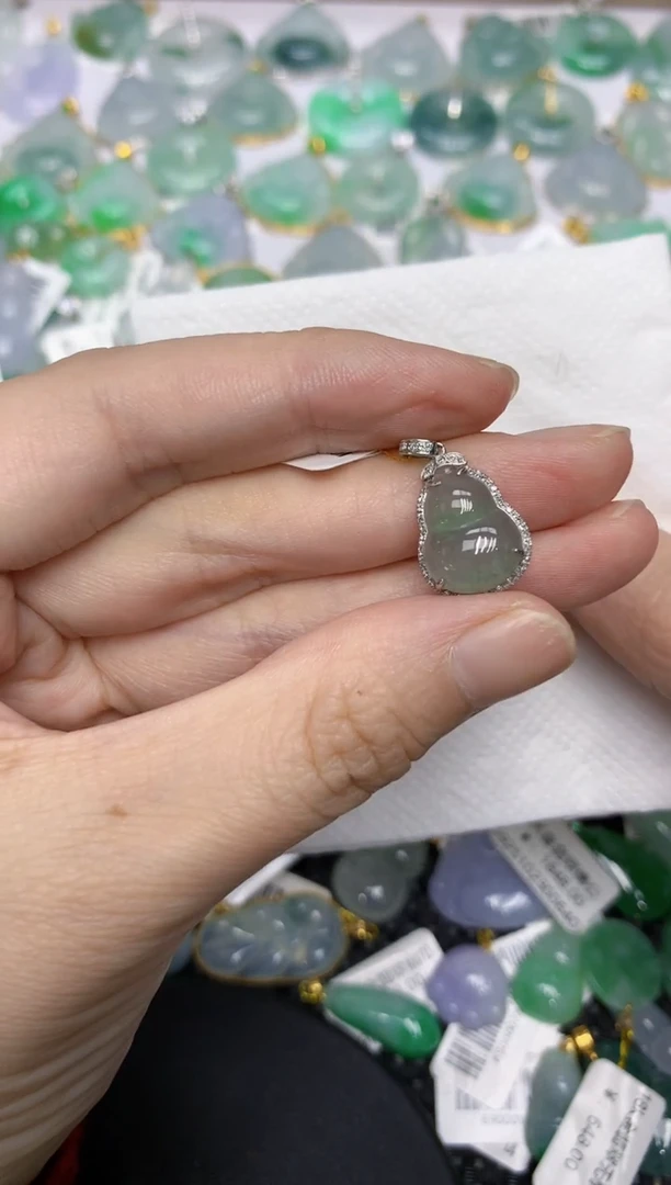 颈饰18K金镶嵌翡翠111111111