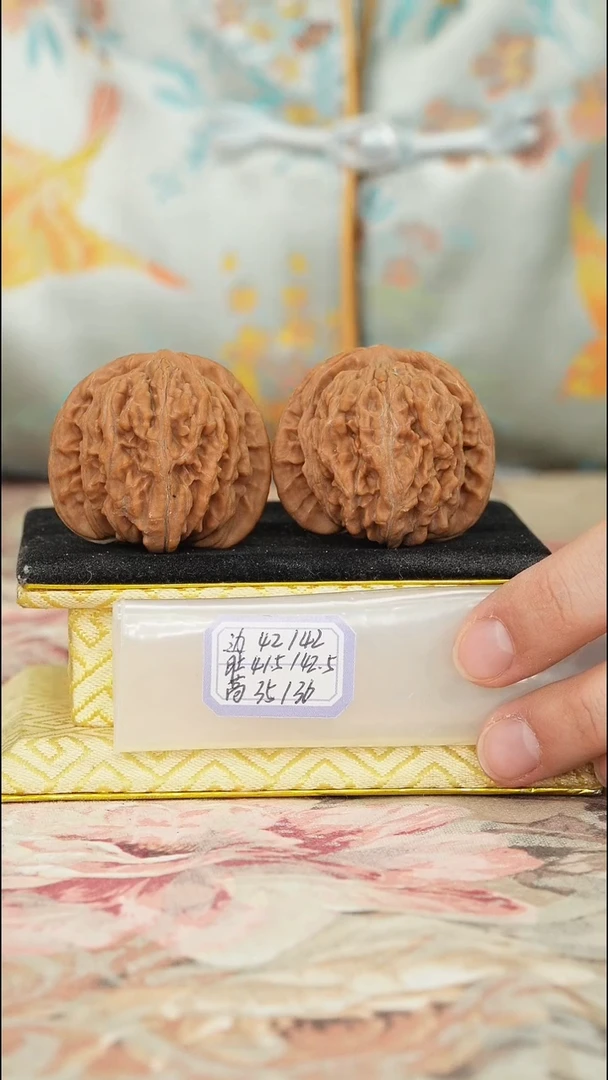 【闪购商品】文玩核桃把件一代楼