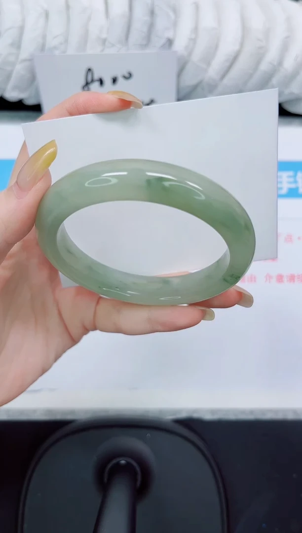 石英质玉手镯未镶嵌30