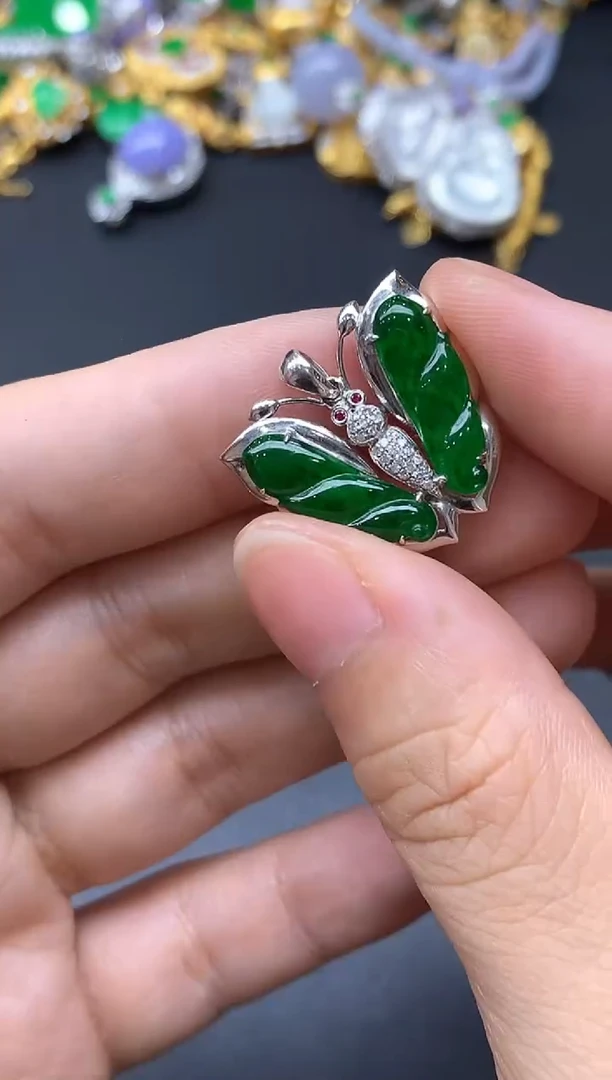 颈饰18K金镶嵌翡翠211中国好珍宝