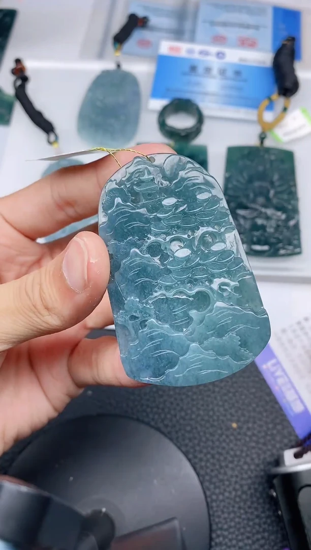 颈饰未镶嵌翡翠