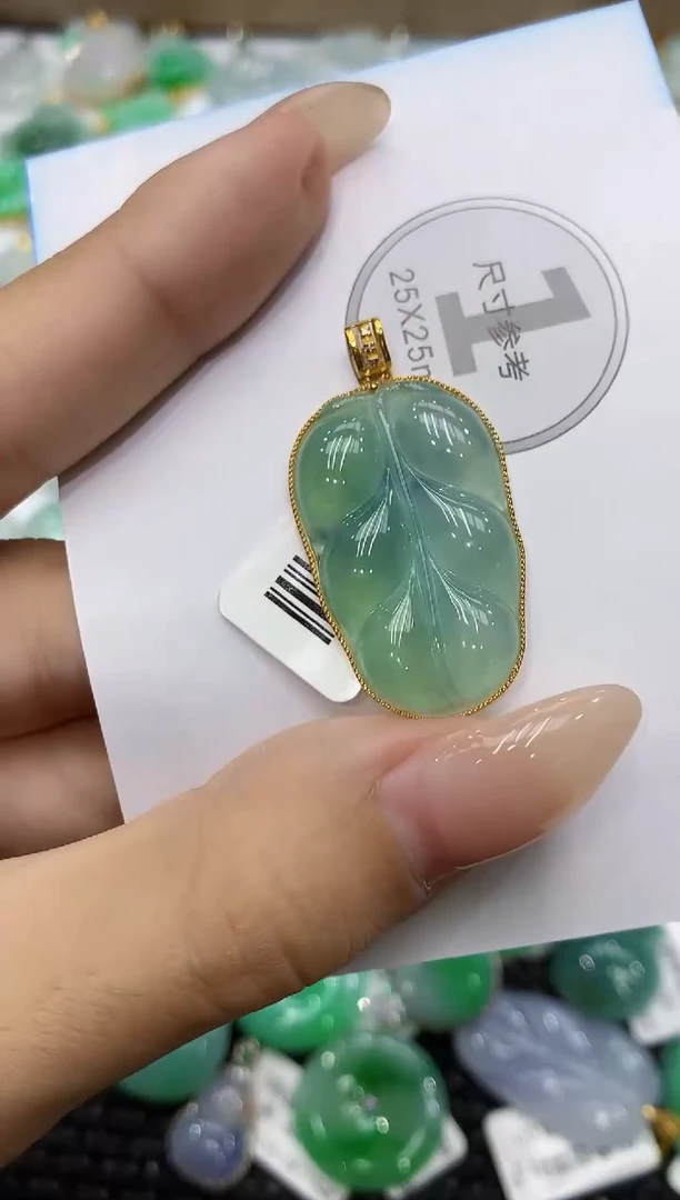 颈饰18K金镶嵌翡翠111111111111