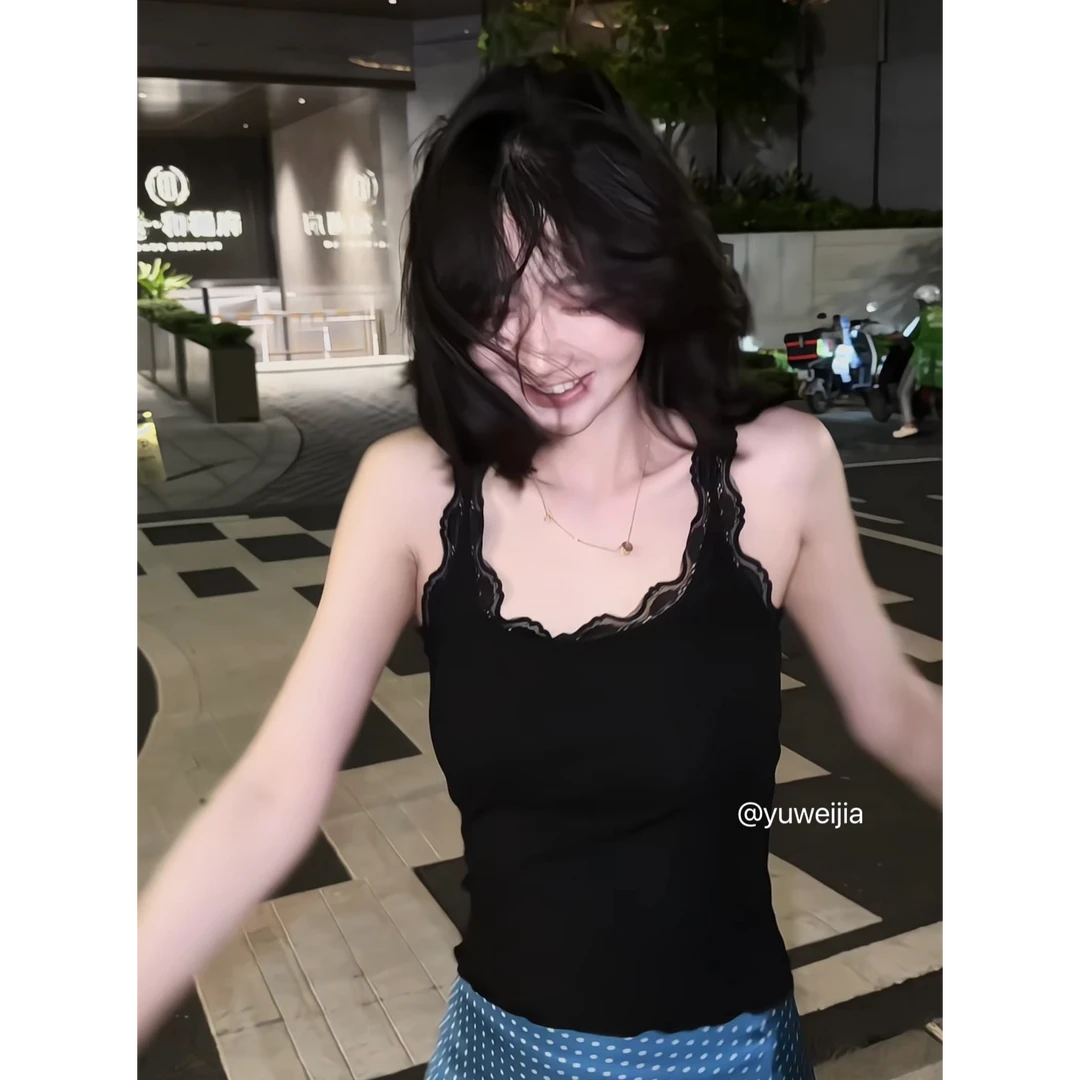 『GTYU』蕾丝拼接设计感抹胸吊带短款针织上衣自带胸垫