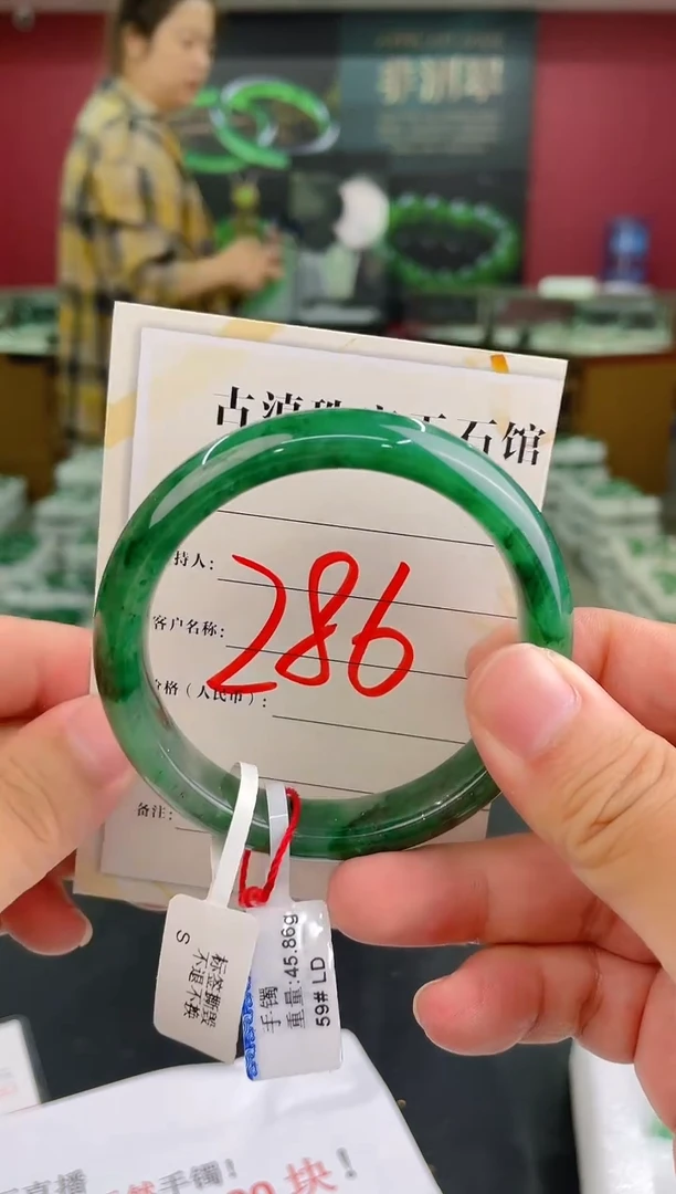 未镶嵌手镯石英质玉（非洲翠）微瑕介意勿拍