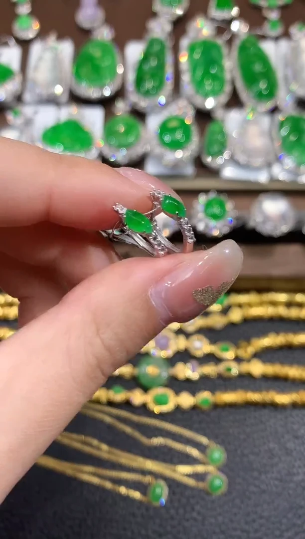 18K金镶嵌翡翠耳饰A25 多样性发货一件