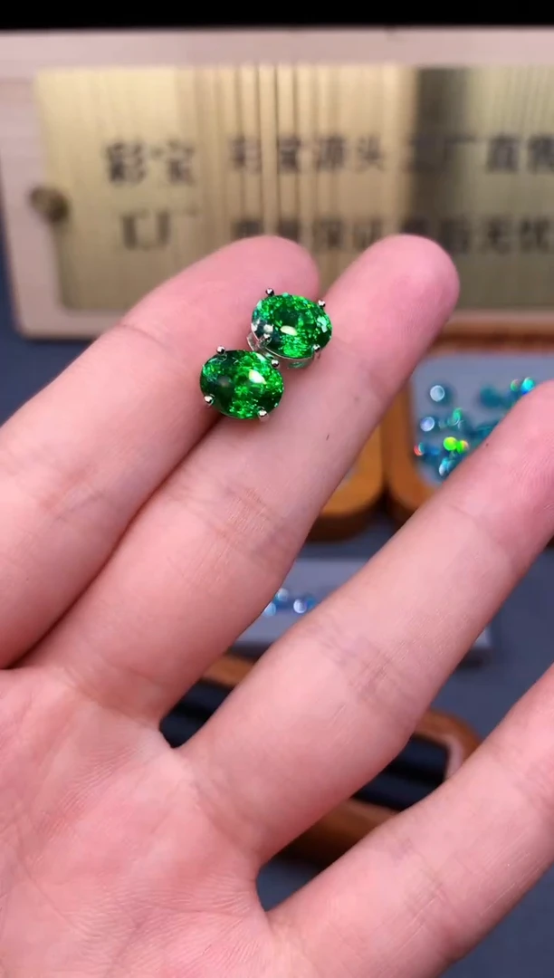 绿色碧玺耳钉银S925镶嵌4532