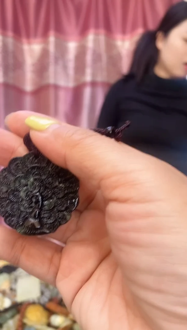 未镶嵌岫玉吊坠