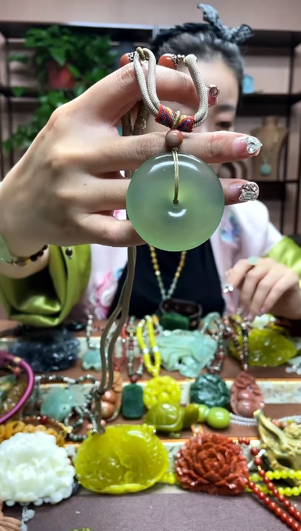 未镶嵌岫玉吊坠·