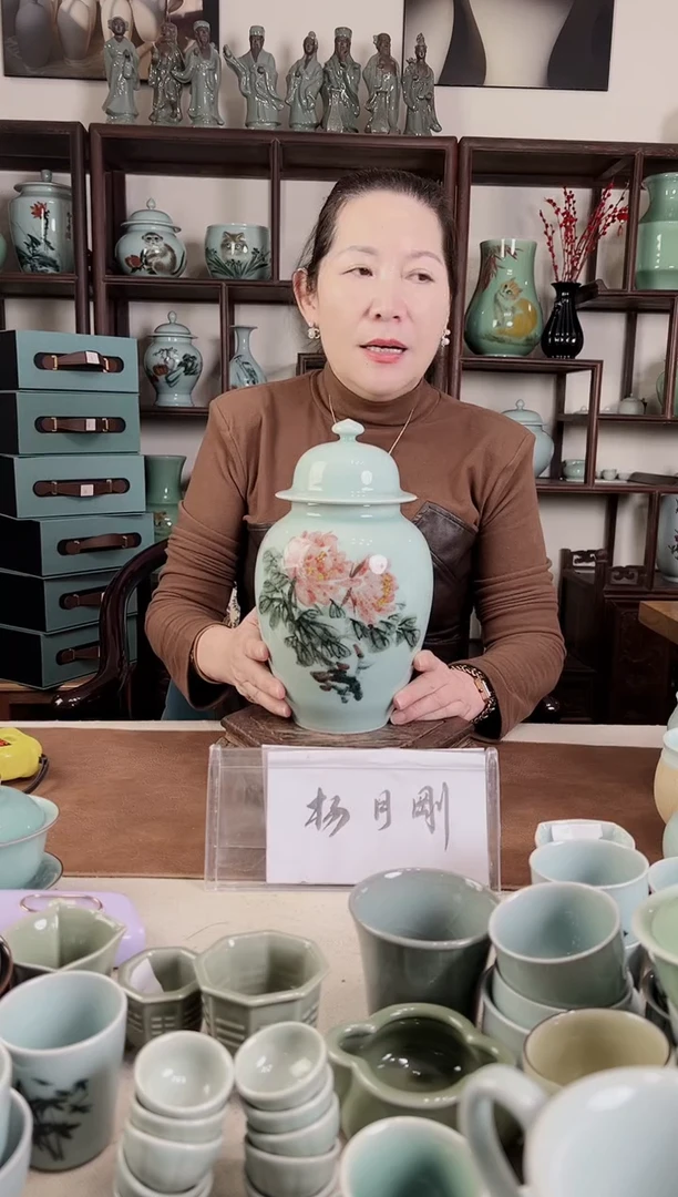 釉中彩 牡丹画 冬瓜盖罐