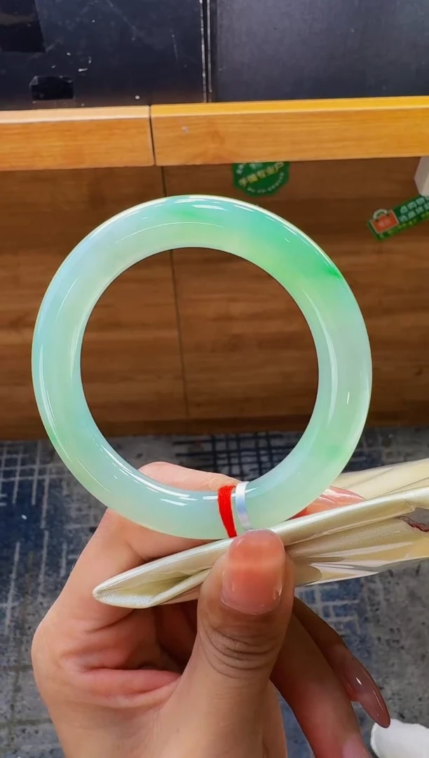 翡翠手镯未镶嵌翡翠手镯145