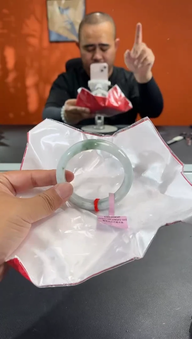 未镶嵌手镯翡翠12        圈口60