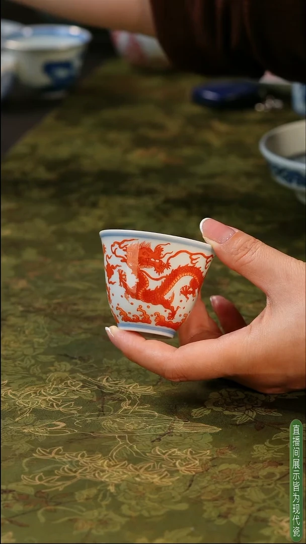 精品 矾红龙纹杯