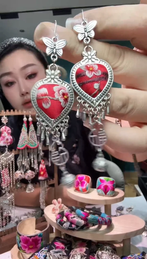 刺绣纯手工苗绣非遗耳环