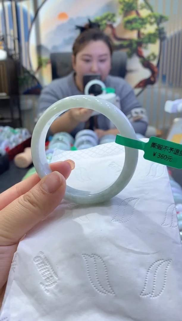 【闪购商品】翡翠手镯未镶嵌多人03057