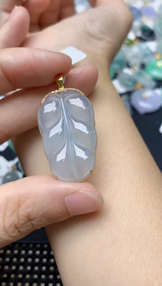 翡翠18K金镶嵌颈饰天然缅甸A货翡翠