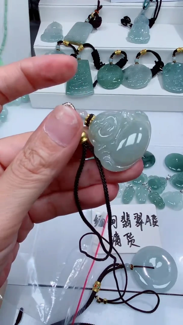 颈饰未镶嵌翡翠吊坠
