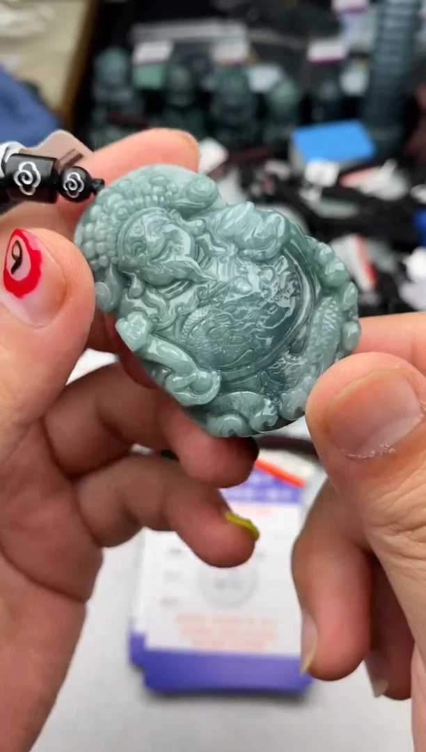 翡翠未镶嵌颈饰 多样性发其一