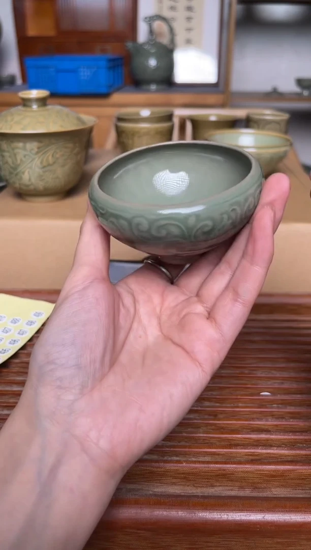 瓷器416耀州窑手工橄榄绿莲纹钵