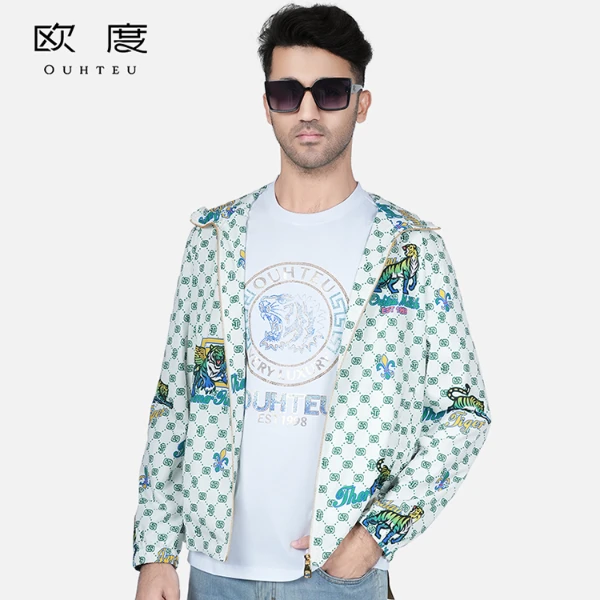 OUHTEU/欧度【虎啸生威 精致烫钻】春秋新款印花logo连帽夹克男7541