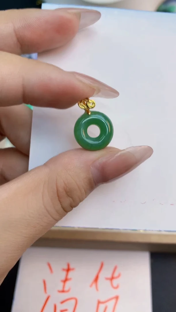 翡翠未镶嵌颈饰1