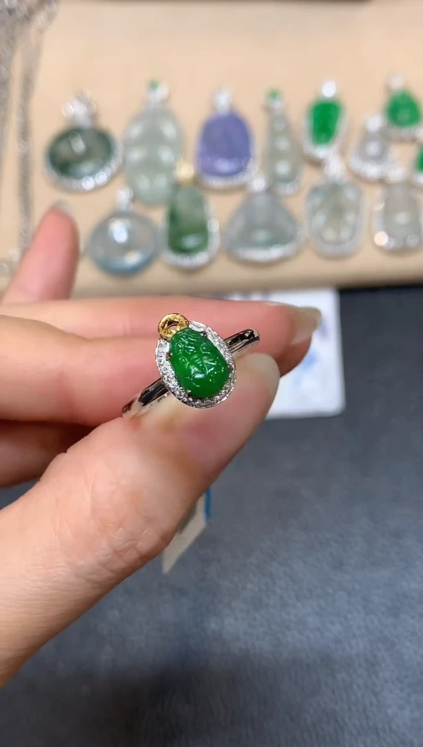 18K金镶嵌戒指翡翠貔貅【无服务费