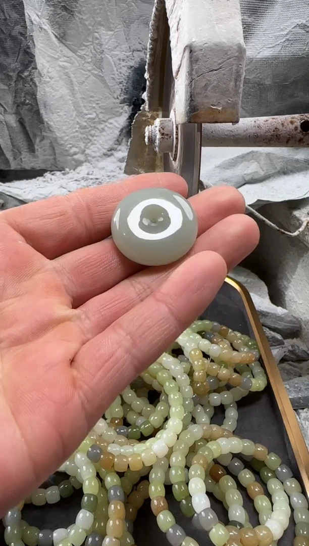 颈饰未镶嵌和田玉吊坠