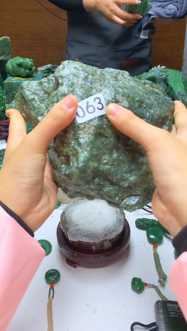 未镶嵌和田玉摆件1