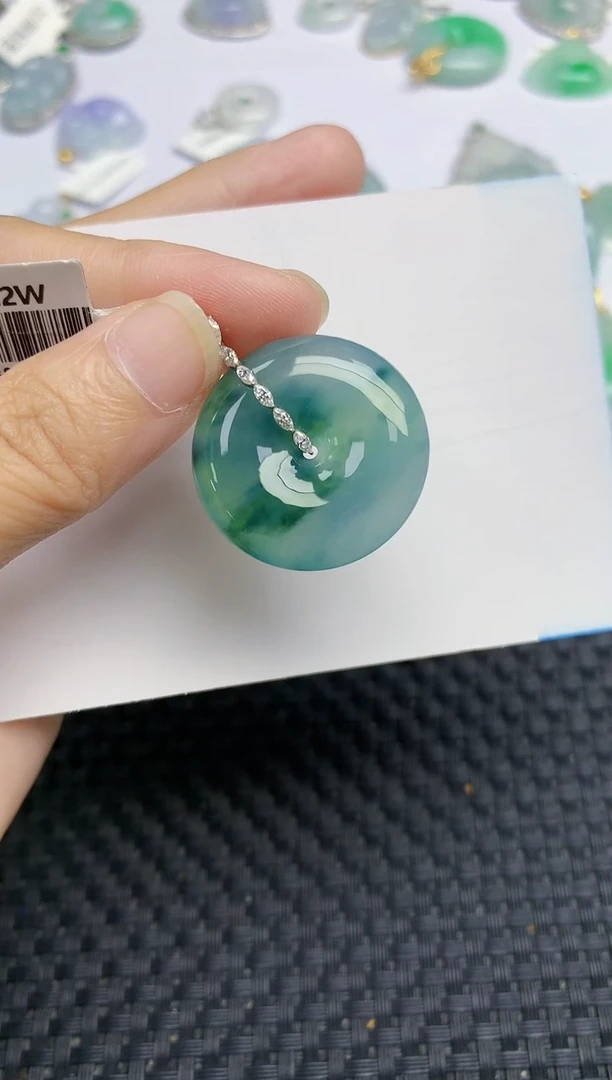 颈饰18K金镶嵌翡翠清****。天然缅甸A货翡翠百元以上9元证书费自理