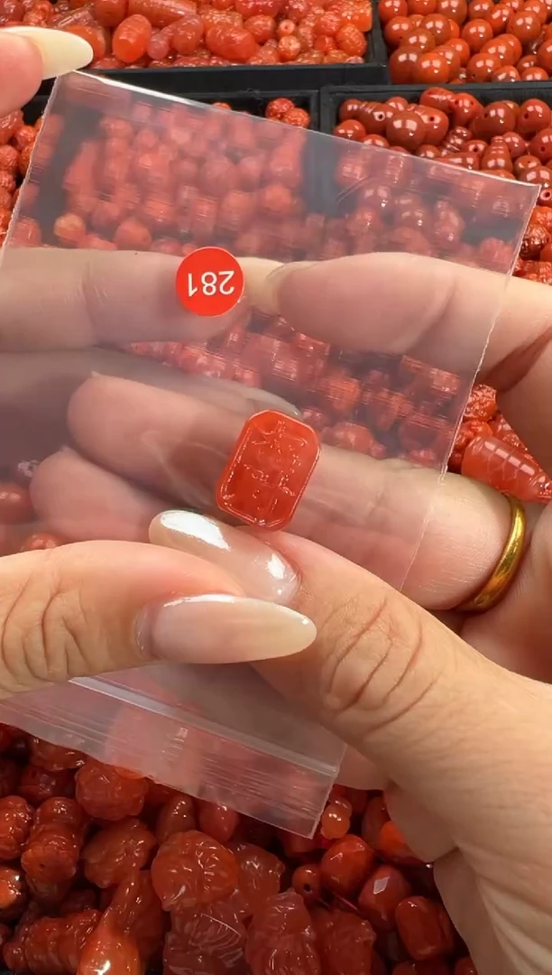 颈饰未镶嵌南红玛瑙1