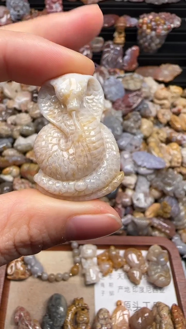 【闪购商品】硅化珊瑚（珊瑚玉）颈饰未镶嵌493