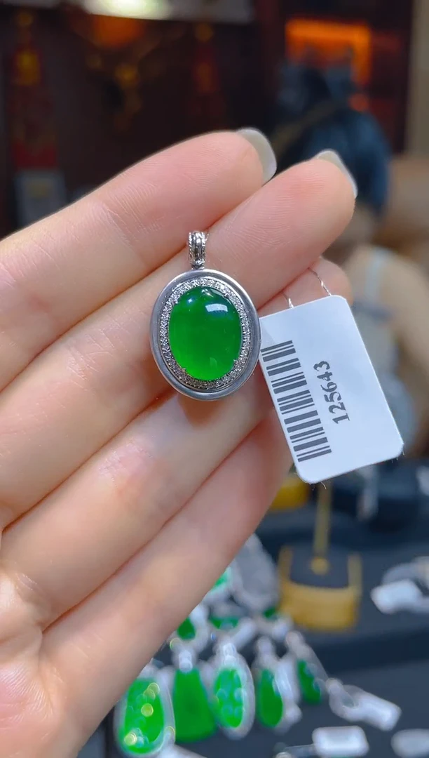 翡翠18K金镶嵌吊坠(不含链)/125643天然A货翡翠