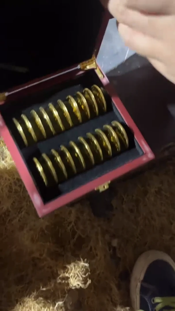 香榧木1个枣红色小盒子链接20圆
