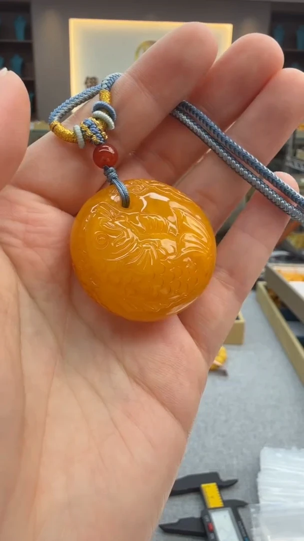 琥珀颈饰未镶嵌132秒拍号 假一罚三