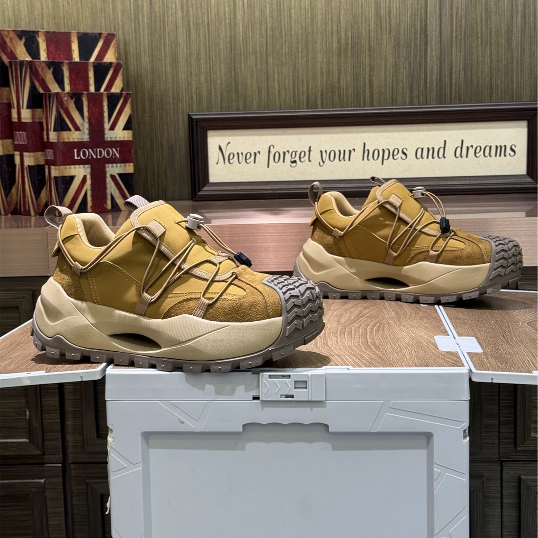 2025秋季新款时尚百搭潮流轻奢高端时尚耐磨休闲男鞋（偏大一码）