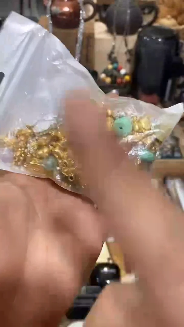 瓷片闪购商品  如图所示