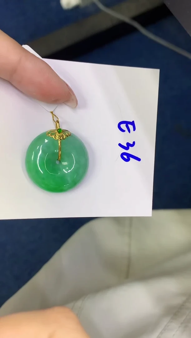 翡翠18K金镶嵌颈饰缅甸天然翡翠A货