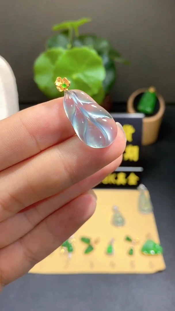 颈饰18K金镶嵌翡翠翡翠A货