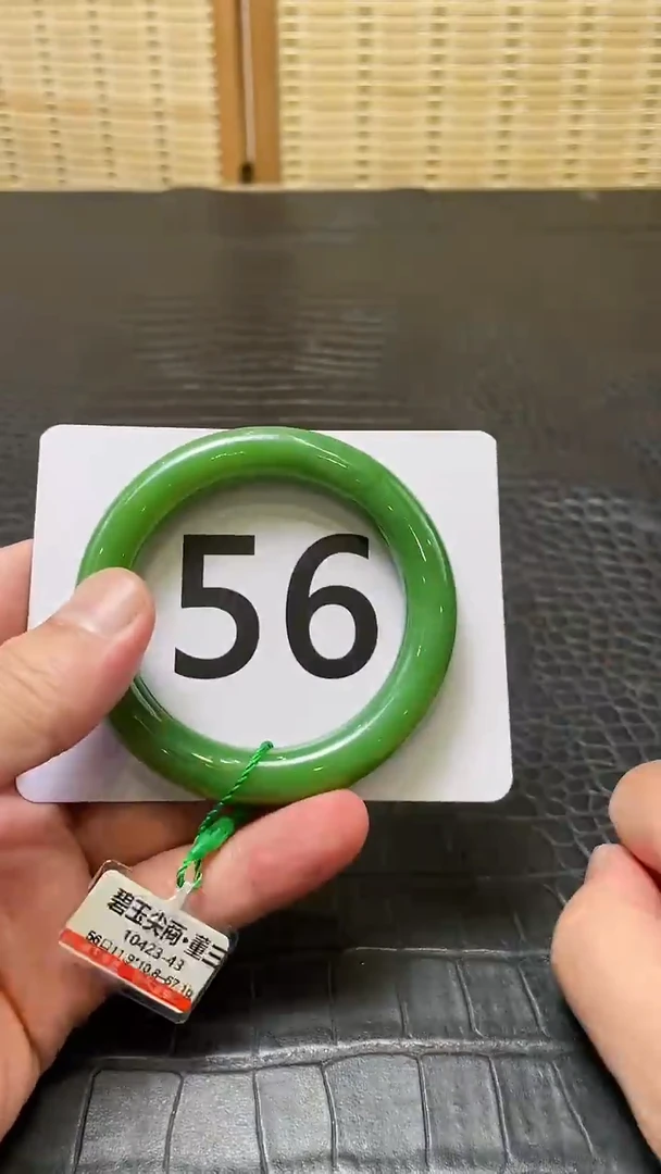 和田玉（碧玉）手镯未镶嵌一个