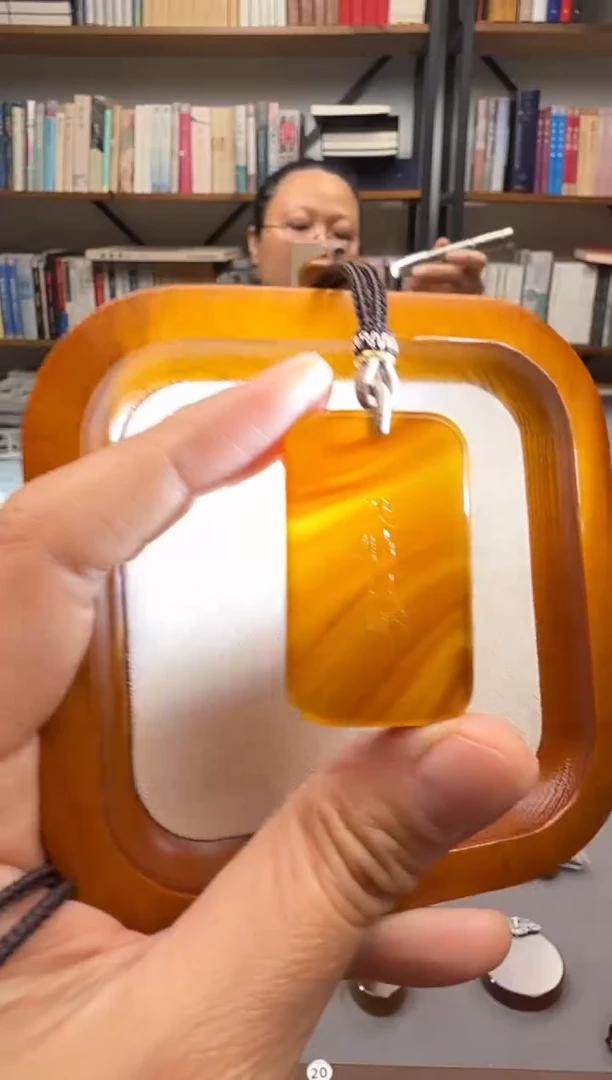 【闪购商品】琥珀颈饰未镶嵌及时行乐